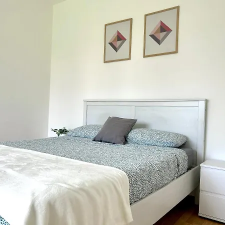 Apartment & Renovated - Near Train Station & Center